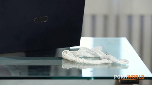 Превью Секретарша готова прыгать на члене босса даже в выходной № 19227