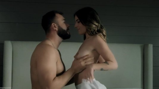 Превью Девушка с небритой киской громко стонет от наслаждения № 19234