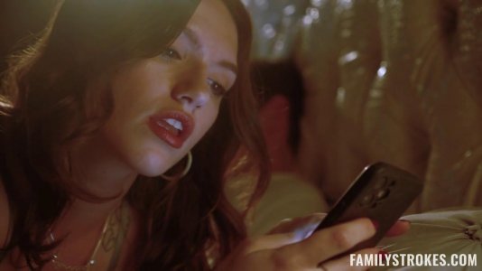 Превью Сразу две цыпочки хотят попробовать один крепкий член № 19238