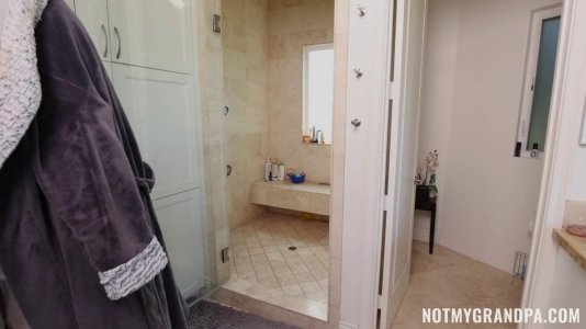 Превью Опытный зрелый мужик порадовал проникновением молодую № 19275