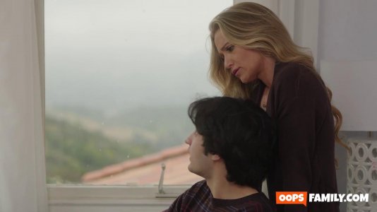 Превью В позе обратной наездницы блондинка бурно кончает № 19289