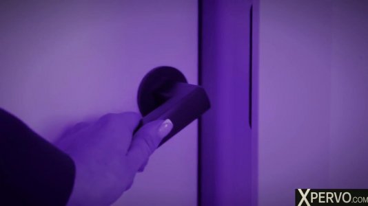 Превью Молодую развратницу парни ублажают с двух сторон № 19290