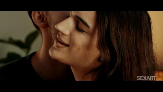 Превью Брюнетка с красивыми сиськами оседлала ствол приятеля № 19300