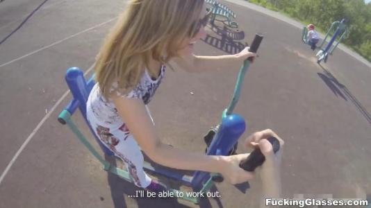 Превью Спортивный парень отымел телочку в пилотку на тренажерах № 214