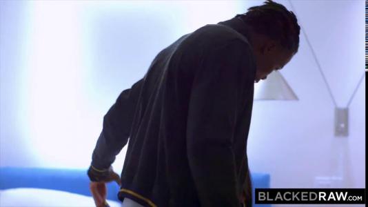 Превью Негр дрючит во всех позах страстную брюнетку с маленькими сиськами № 216