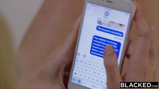 Превью Блондинка ярко кончает от того, что в ее киске оказался большой черный член № 256