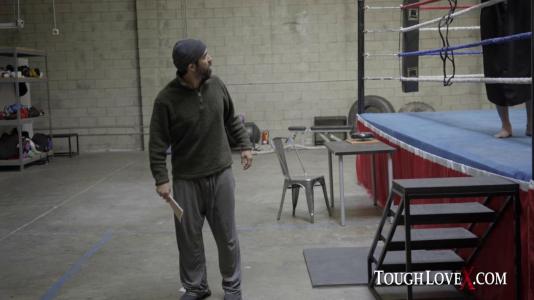 Превью Шикарная блондинка веселиться в постели только с настоящими мужчинами № 275