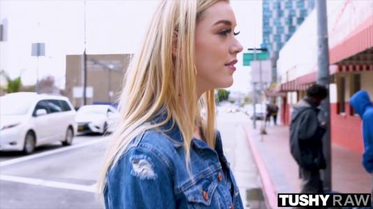 Превью Блондинка с аппетитной попкой любит только анальное проникновение № 289