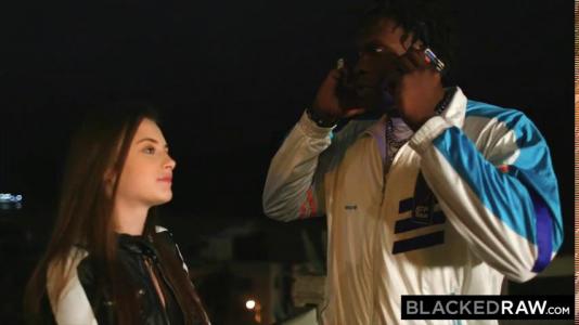 Превью Негр с большим членом дрючит киску хрупкой красотки и дает ей отсосать № 339