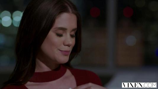 Превью Соблазнительная брюнетка сосет и скачет на члене нового любовника № 342