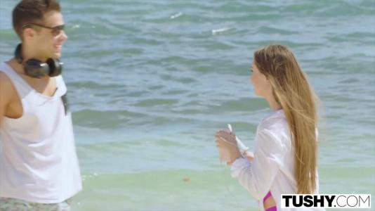 Превью Парень вывез телочку на отдых, чтобы там отыметь ее в анал № 374