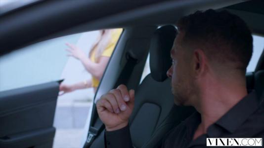 Превью Секретарша обожает сосать большой шоколадный член своего начальника № 383