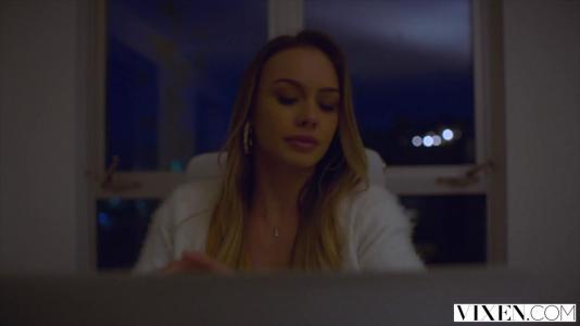 Превью Секретарша обожает сосать большой шоколадный член своего начальника № 383