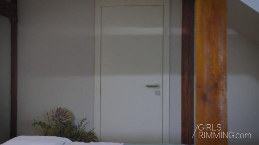 Превью Развратница лижет анусы мужиков и наслаждается сексом втроем № 392