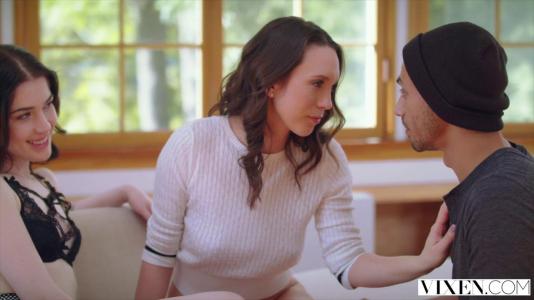 Превью Две подруги устроили секс втроем с симпатичными парнем № 407