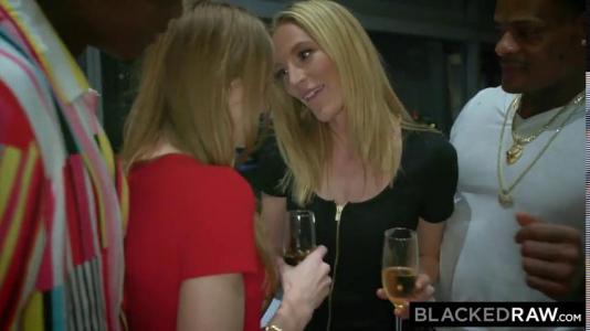 Превью После вечеринки похотливые блондинки устроили групповуху с неграми № 413