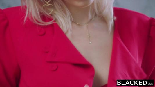 Превью Блондинка умело обслужила сразу два больших черных члена № 463