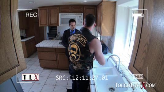 Превью Накаченный мужик жестко отымел чужую жену на белоснежном диване № 47