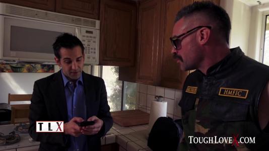 Превью Накаченный мужик жестко отымел чужую жену на белоснежном диване № 47