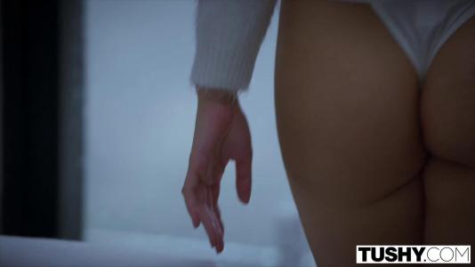 Превью Азиатка с круглой попкой обожает скакать на члене своего друга № 495