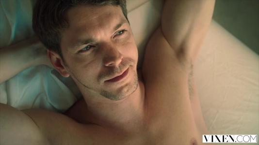 Превью Парень поставил раком телку, вылизал ее щелки и страстно трахнул № 513