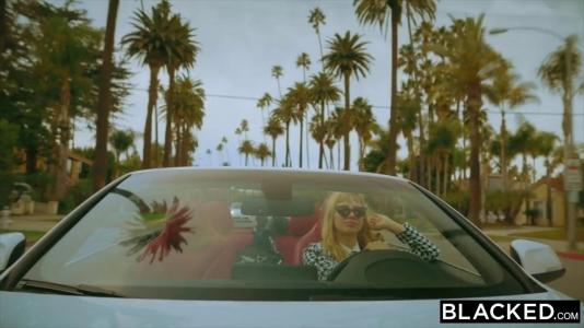 Превью Развратная блондинка любит сосать большие черные члены № 538