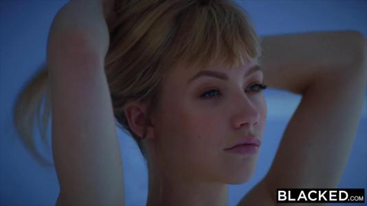 Превью Развратная блондинка любит сосать большие черные члены № 538