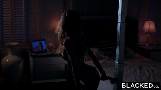 Превью Развратная блондинка любит сосать большие черные члены № 538