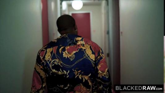 Превью Брюнетка с шикарными формами занялась сексом с брутальным негром № 544