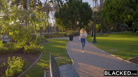 Превью Темнокожий парень заставил красотку кончить несколько раз подряд № 562