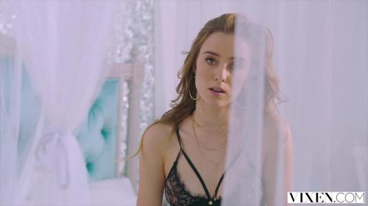 Превью Стройная модель с мохнатой киской занялась сексом с молодым фотографом № 574