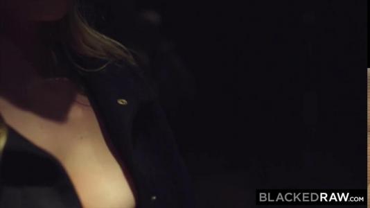 Превью Блондинка после вечеринки заманила к себе негра и устроила с ним жаркий секс № 587