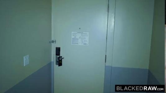 Превью Возбужденный негр довел до оргазма свою телку и ее подругу № 615