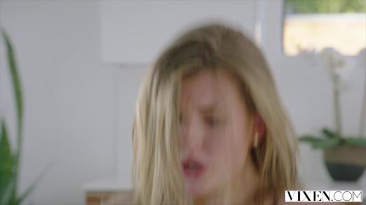 Превью Хозяин дома жарко отымел блондинку и только потом принял на работу № 624