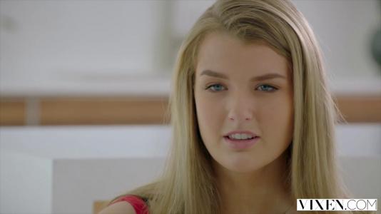 Превью Хозяин дома жарко отымел блондинку и только потом принял на работу № 624