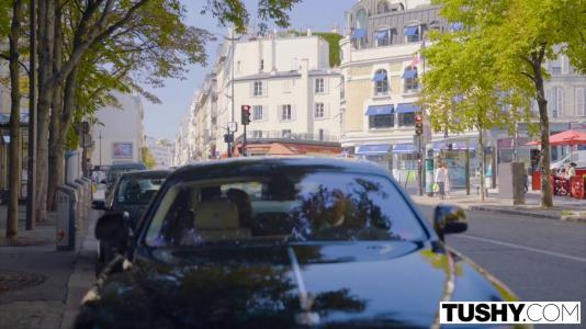 Превью Охранник отымел в анал двух шикарных богатых телочек № 625