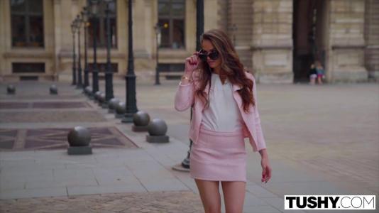 Превью Охранник отымел в анал двух шикарных богатых телочек № 625