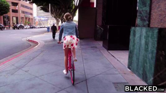 Превью Негр с большим членом заставил громко стонать красотку от наслаждения № 626