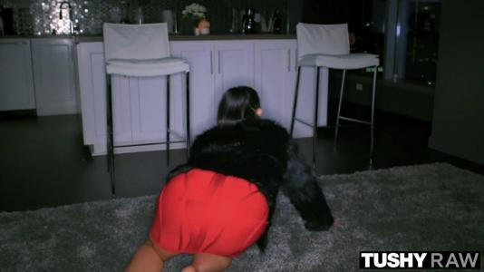 Превью Грудастая девица дрочит член между сиськами и получает ствол в анал № 631