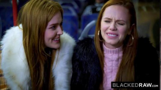 Превью Яркие красотки ублажают вдвоем шоколадный член своего приятеля № 640