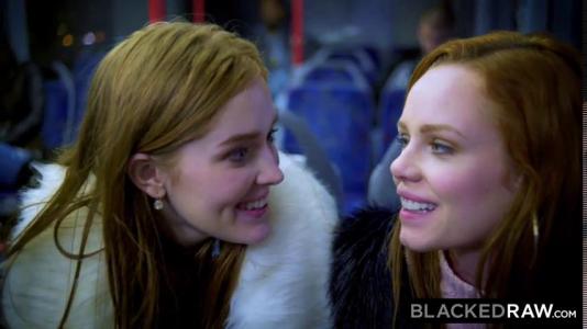 Превью Яркие красотки ублажают вдвоем шоколадный член своего приятеля № 640