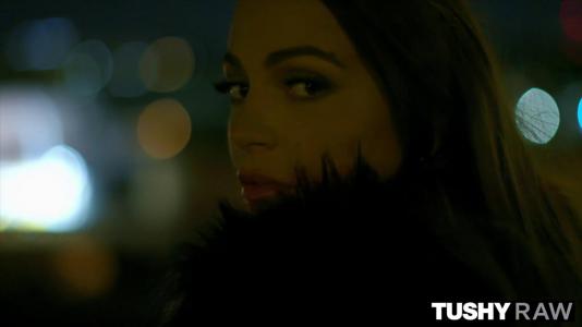 Превью Парень разрывает анал брюнетки своим мощным и толстым членом № 661