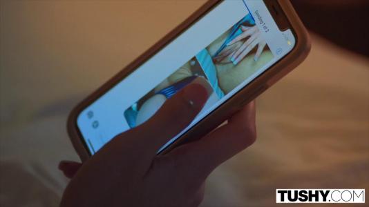 Превью Молодой самец посадил телку анальной дыркой на свой мощный член № 688