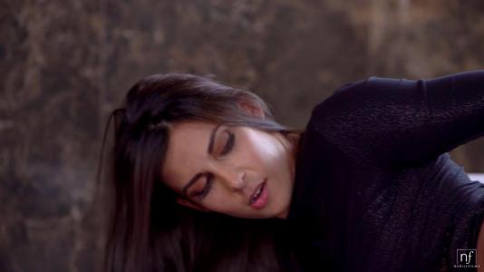 Превью Мужик жестко отымел любовницу в розовую щелку на белом диване № 705