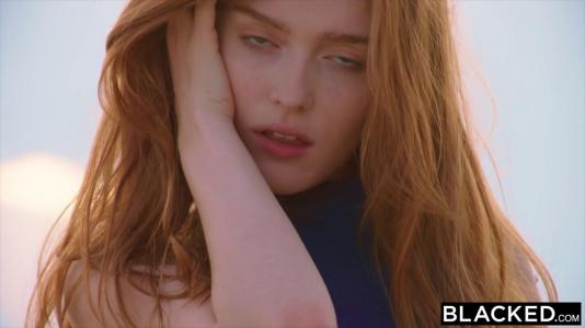 Превью Рыжая телочка завела себе темнокожего любовника с большим членом № 723