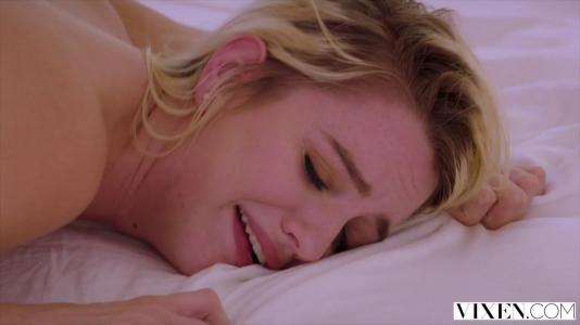 Превью Две блондинки довели до пика блаженства одного парня с крепким пенисом № 734