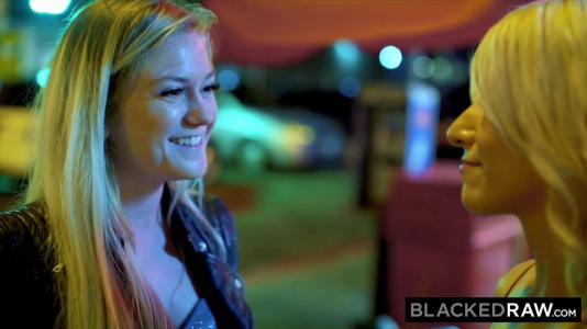 Превью Негры устроили групповуху с блондинкой и подарили ей двойное проникновение № 784