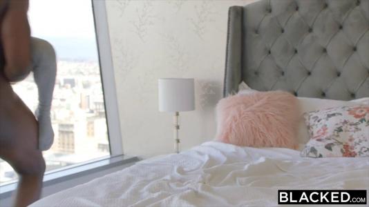 Превью Темнокожий любовник довел блондинку до экстаза своим огромным членом № 81