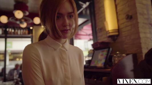 Превью Страстные подруги вдвоем повеселились с одним крепким членом парня № 812