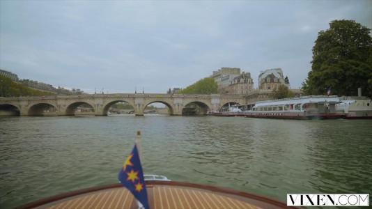 Превью Страстные подруги вдвоем повеселились с одним крепким членом парня № 812